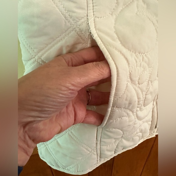 Relativity white, quilted, full zipper with 2 pockets vest. Size PM. - Picture 3 of 5